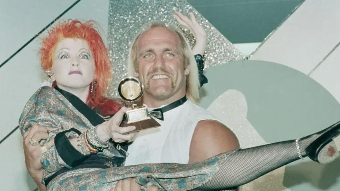 Hulk Hogan i pevačica Sindi Lauper na dodeli Gremi nagrada 1985. godine