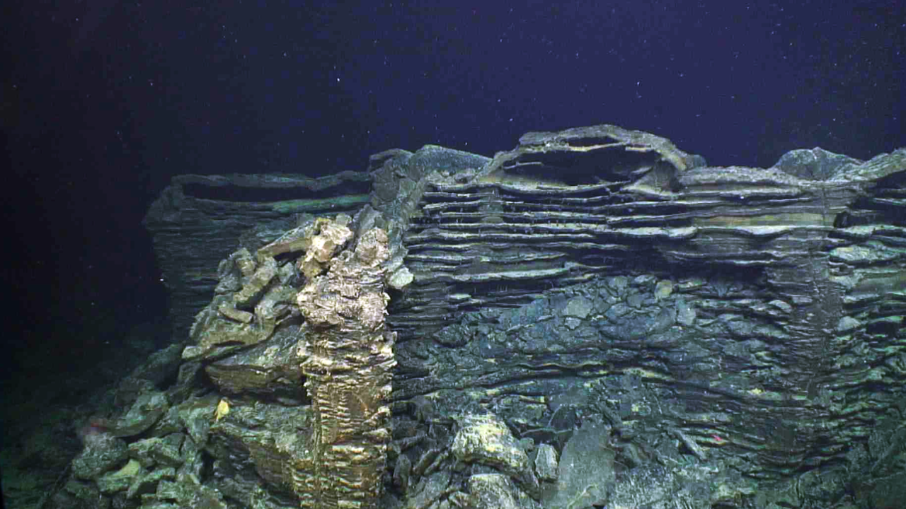 Lava na Aksijalnom grebenu