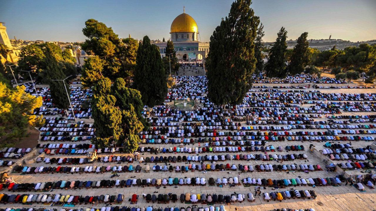 Muslimani se mole u kompleksu Al Akse