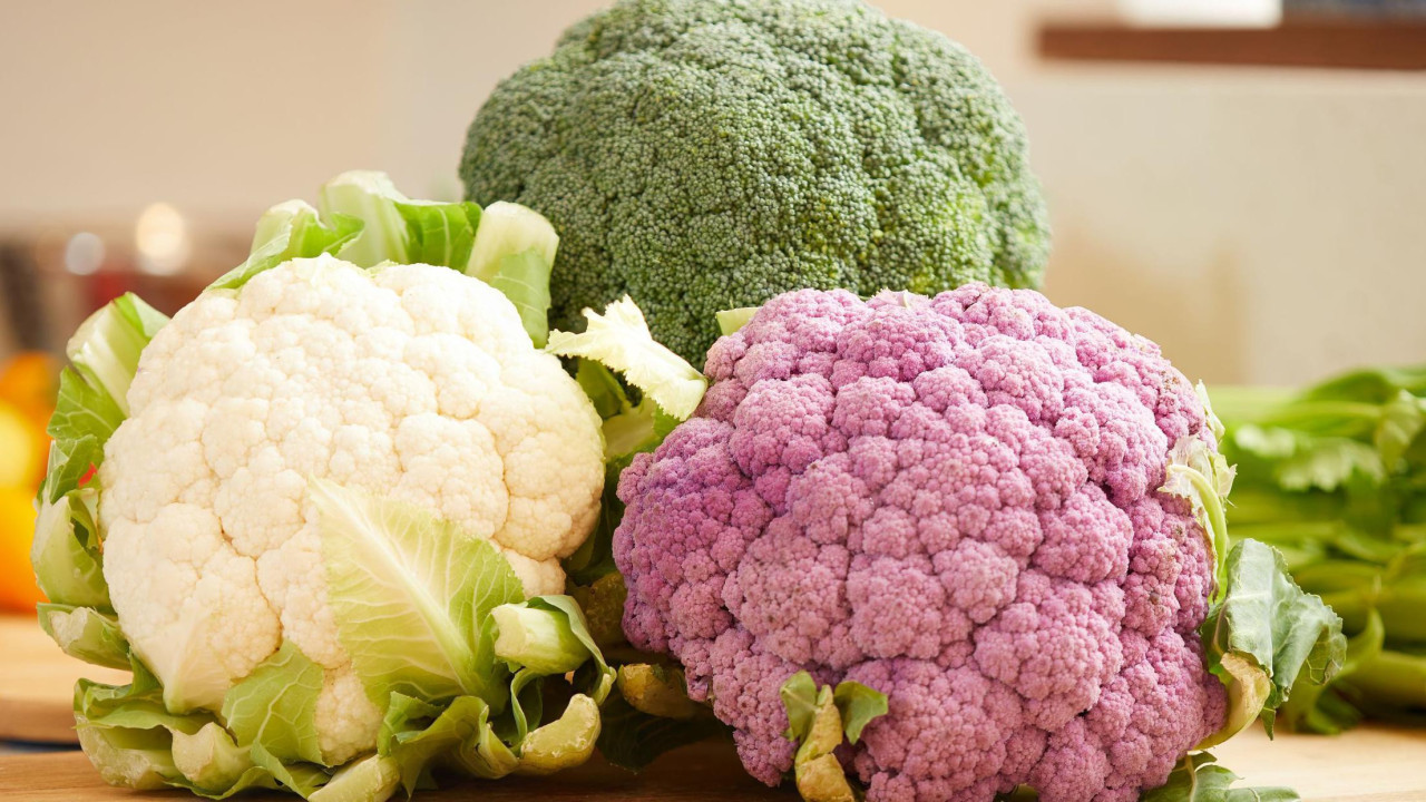 Beli i ljubičasti karfiol 