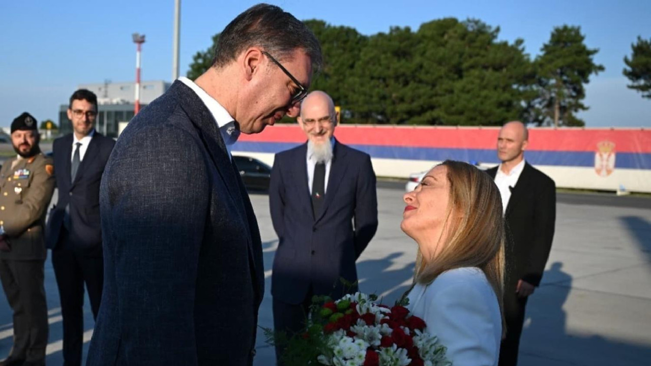 Predsednik Srbije Aleksandar Vučić dočekao je Đorđu Meloni na beogradskom aerodromu