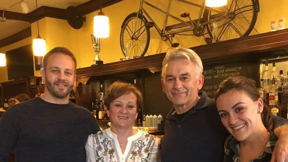 Nataša sa suprugom i odraslom decom u Americi