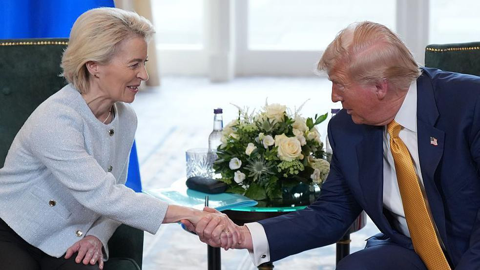 Predsednica Evropske komisije Ursula fond der Lajen i Tramp 