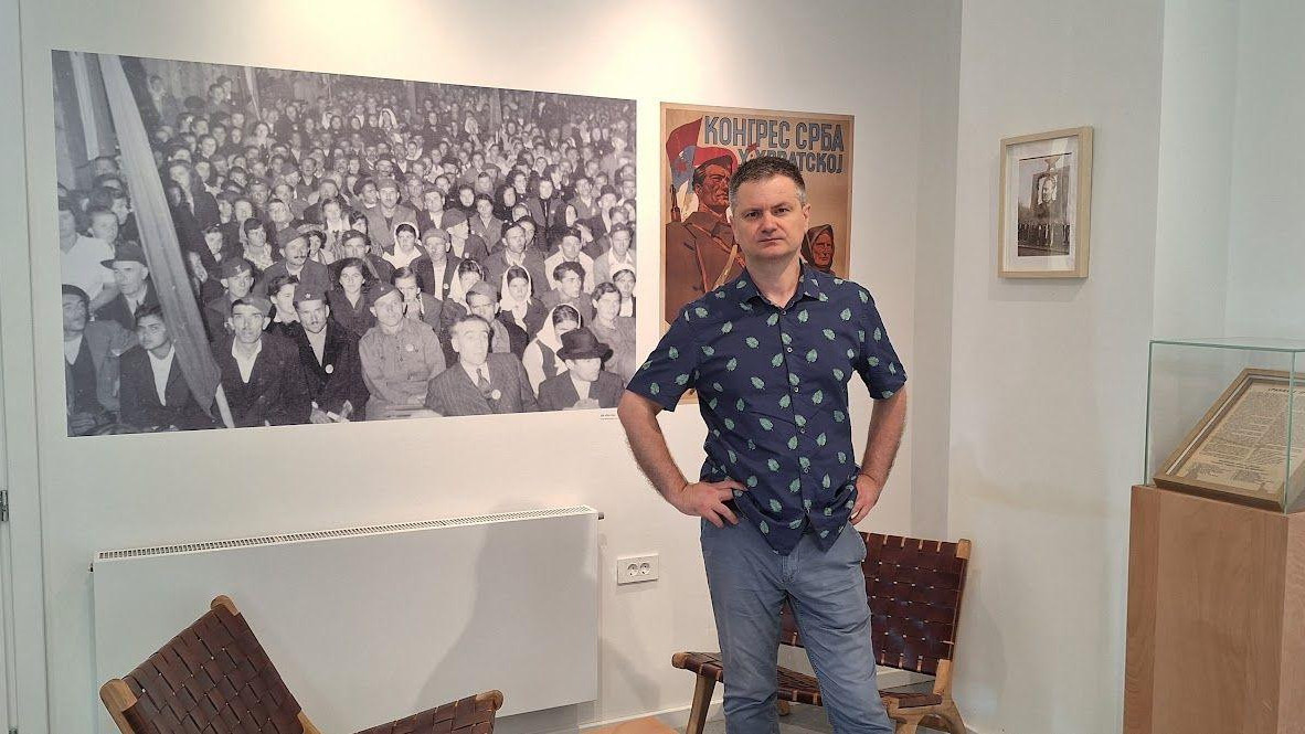 Milan Radanović radi kao istoričar u Arhiva Srba u Hrvatskoj