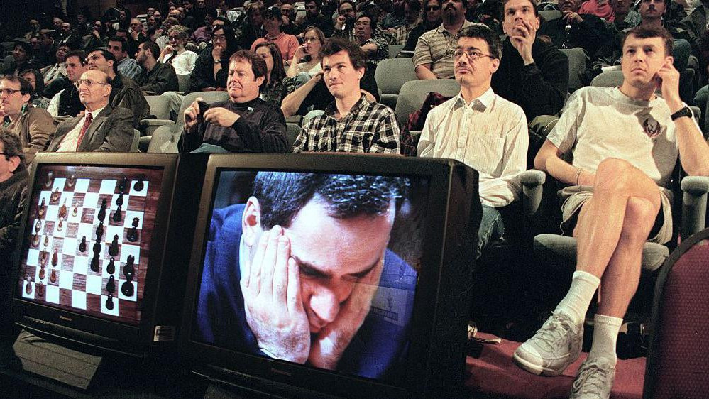 Ljubitelji šaha posmatraju susret Garija Kasparova protiv Dip blua