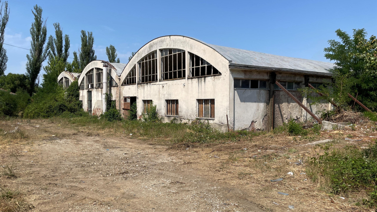 Jedno od napuštenih industrijskih postrojenja u Preševu