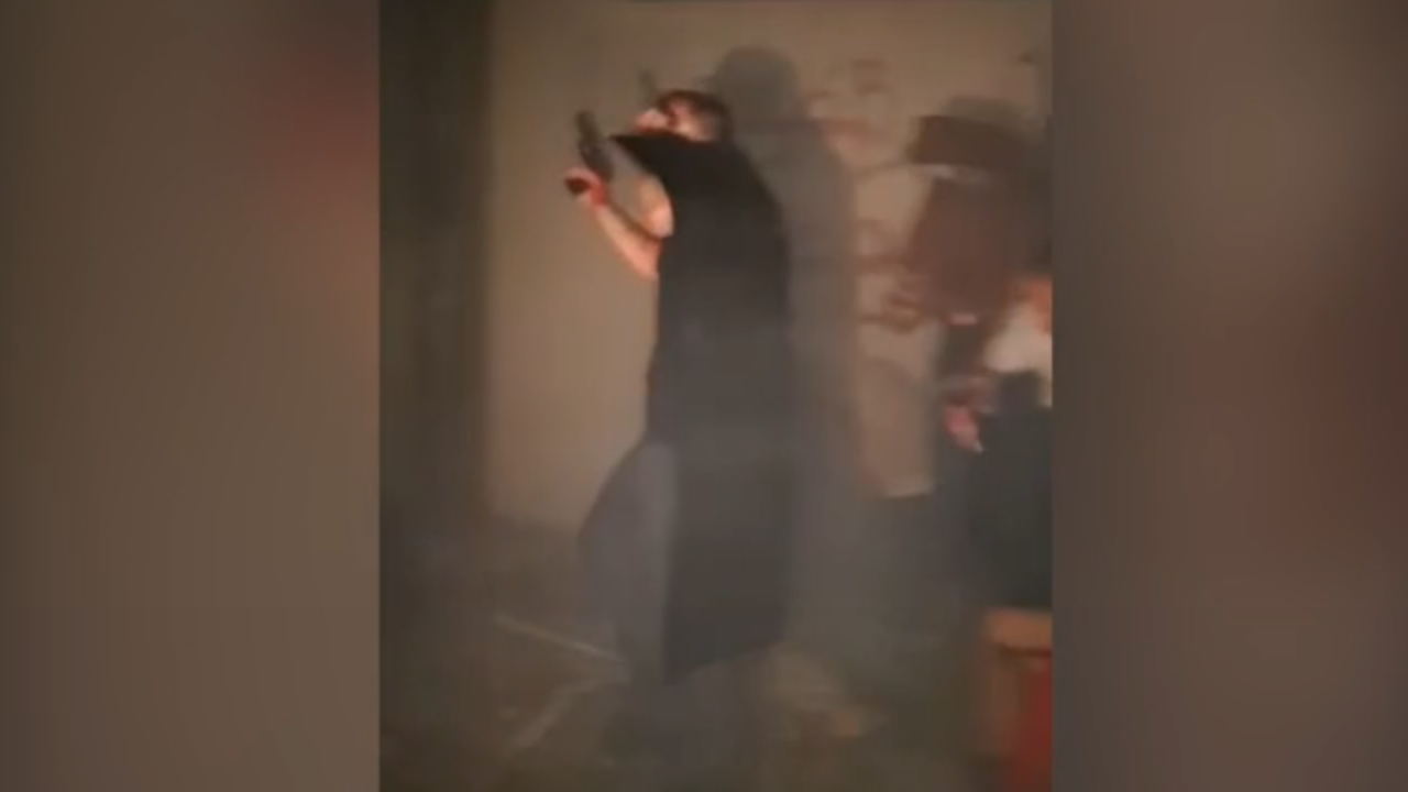 pucanj u novom sadu, pištolj, pripadnik kobri sa pištoljem, pripadnik kobri pucao iz pištolja u vazduh