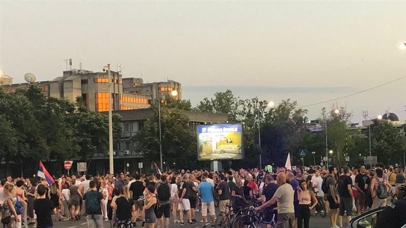 Okupljeni kod Opštine Novi Beograd