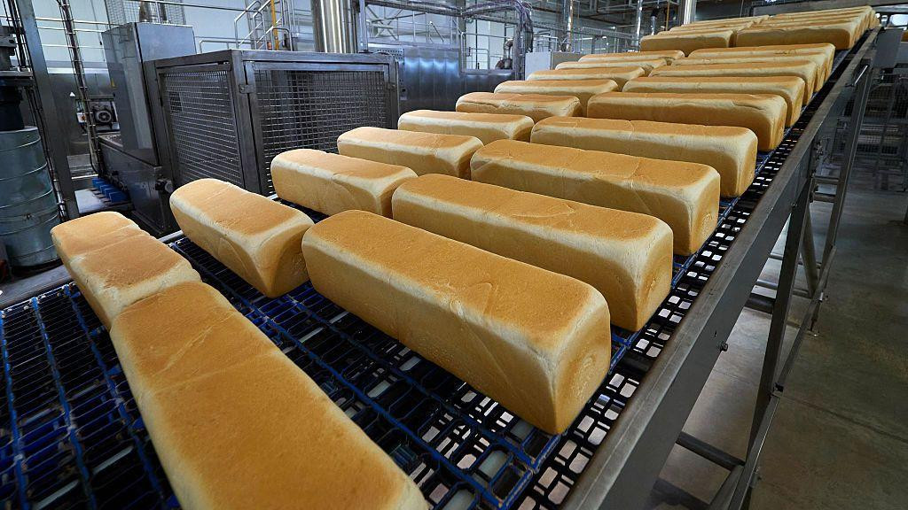 Metoda Čorlivud koja se koristi za proizvodnju većine hlebova u prodavnicima daje ujednačen oblik proizvoda, ali je siromašniji hranljivim materijama 