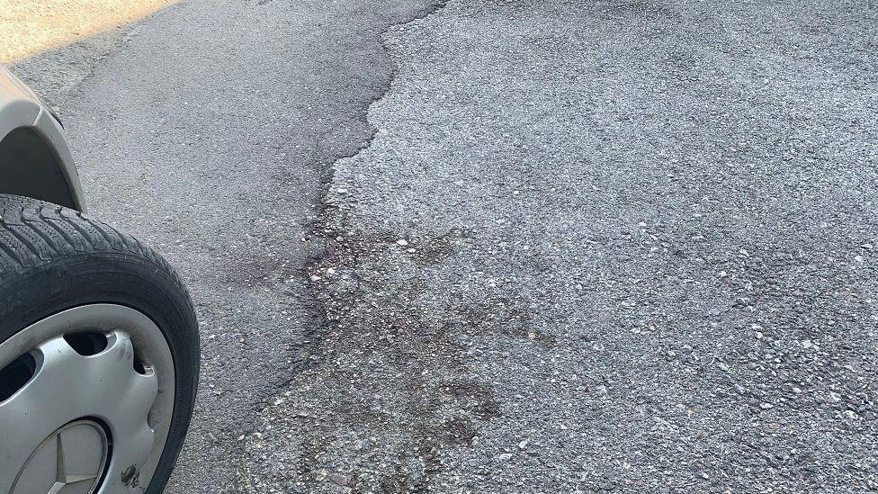 Lokva krvi ispred limarske radnje na periferiji Valjeva 