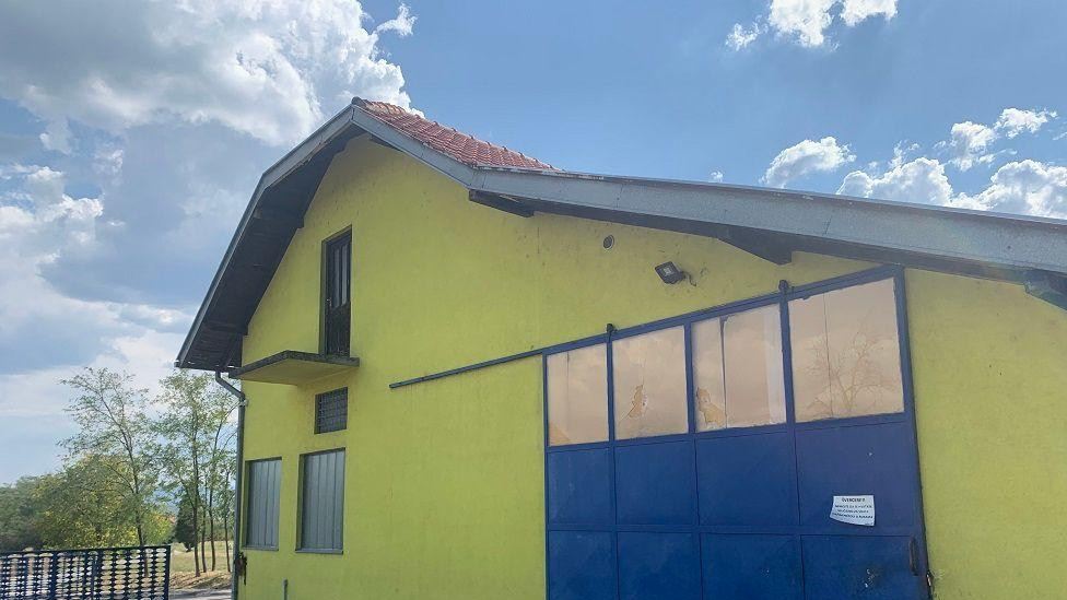 Razbijena stakla na limarskoj radnji