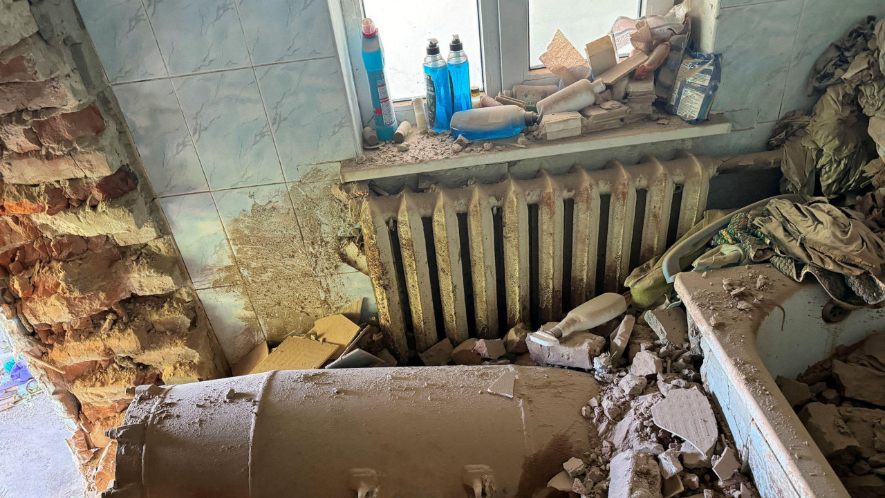 Ruska jedreća bomba probila je zid kuće u Harkovu i nije eksplodirala