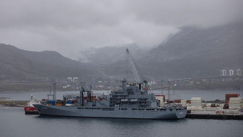 Nemački ratni brod pristaje u Grenland - autonomnu teritoriju Kraljevine Danske.
