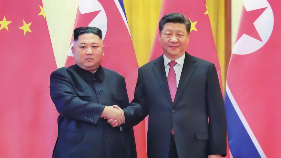 Severnokorejski vođa Kim Džong Un i kineski predsednik Si Đinping 