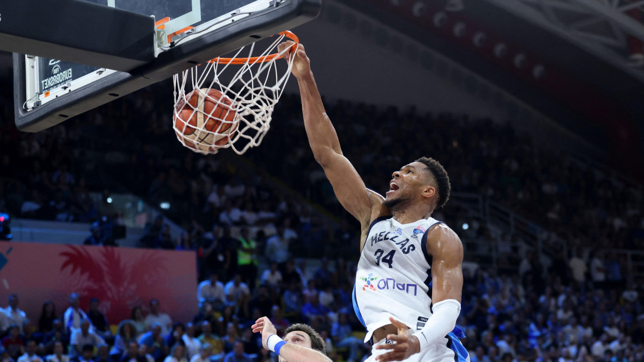 Janis Adetokumbo zakucava