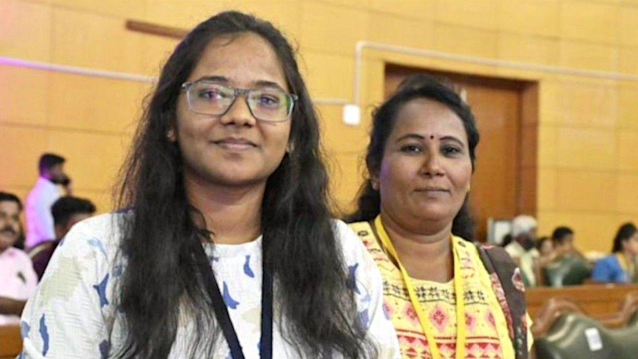 Amutavali (desno) imala je poteškoća sa fizikom, ali je zato uživala u biologiji