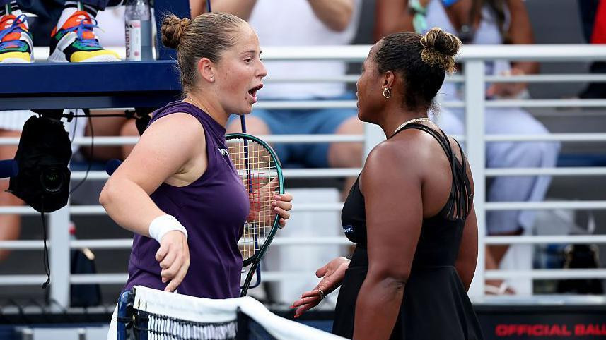 Jelena Ostapenko u raspravi sa Tejlor Tauzend