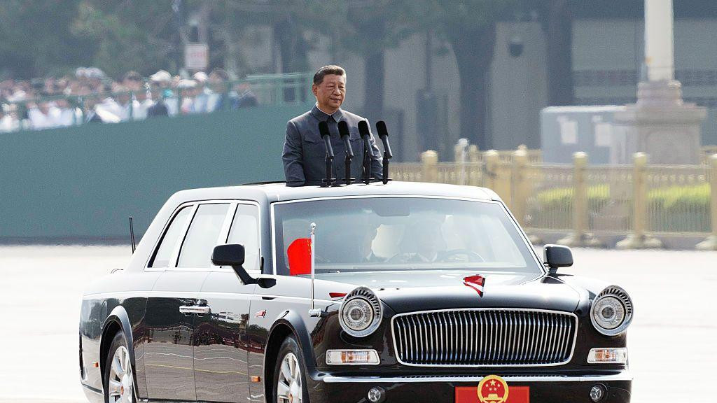 kineski predsednik si đinping u vozilu tokom parade