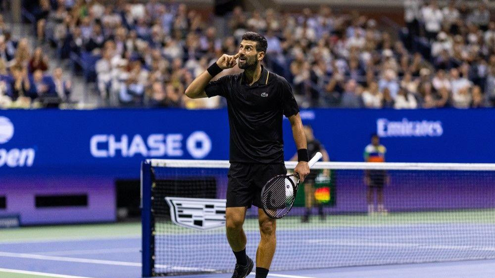 đoković gestikulira publici na US openu