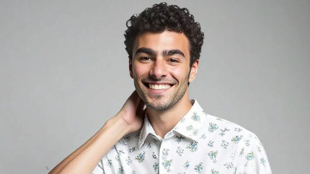 Luiđi Mađone sa rukom iza vrata 