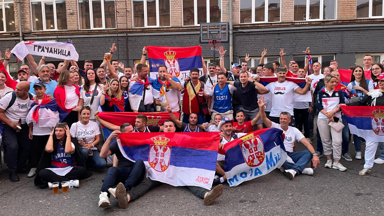 Srpsko navijači u Rigi pred utakmicu sa Turskom