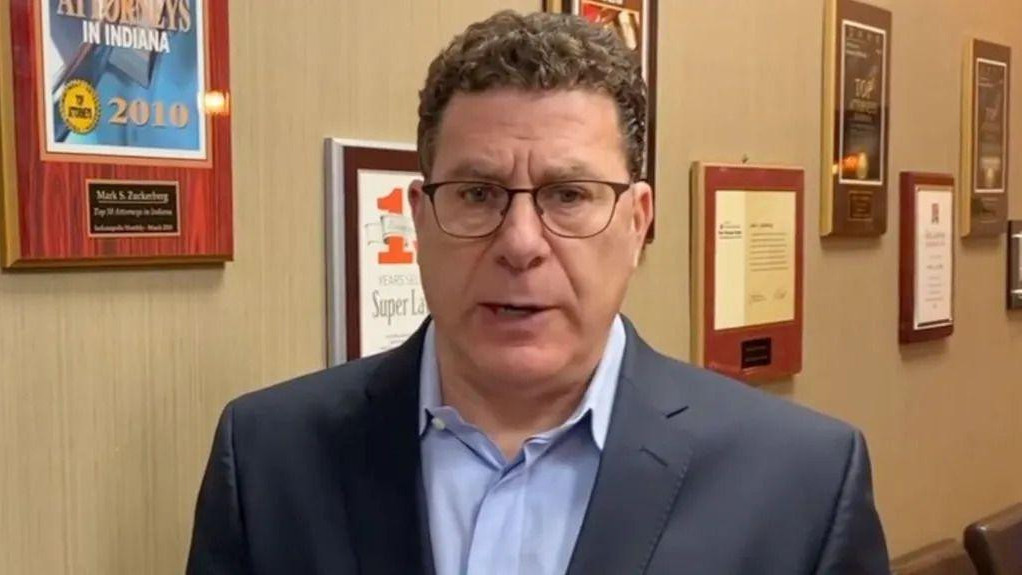 Mark S. Zakerberg u teget odelu