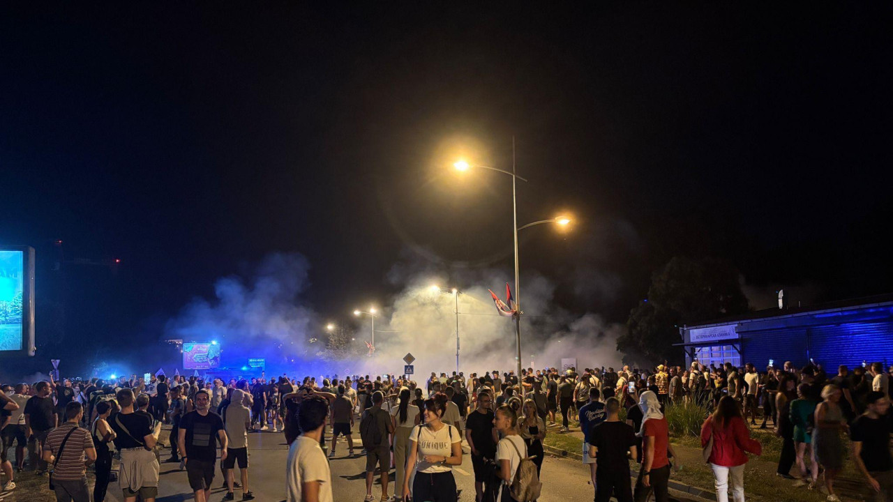 Policija ispalila suzavce na okupljene u Novom Sadu