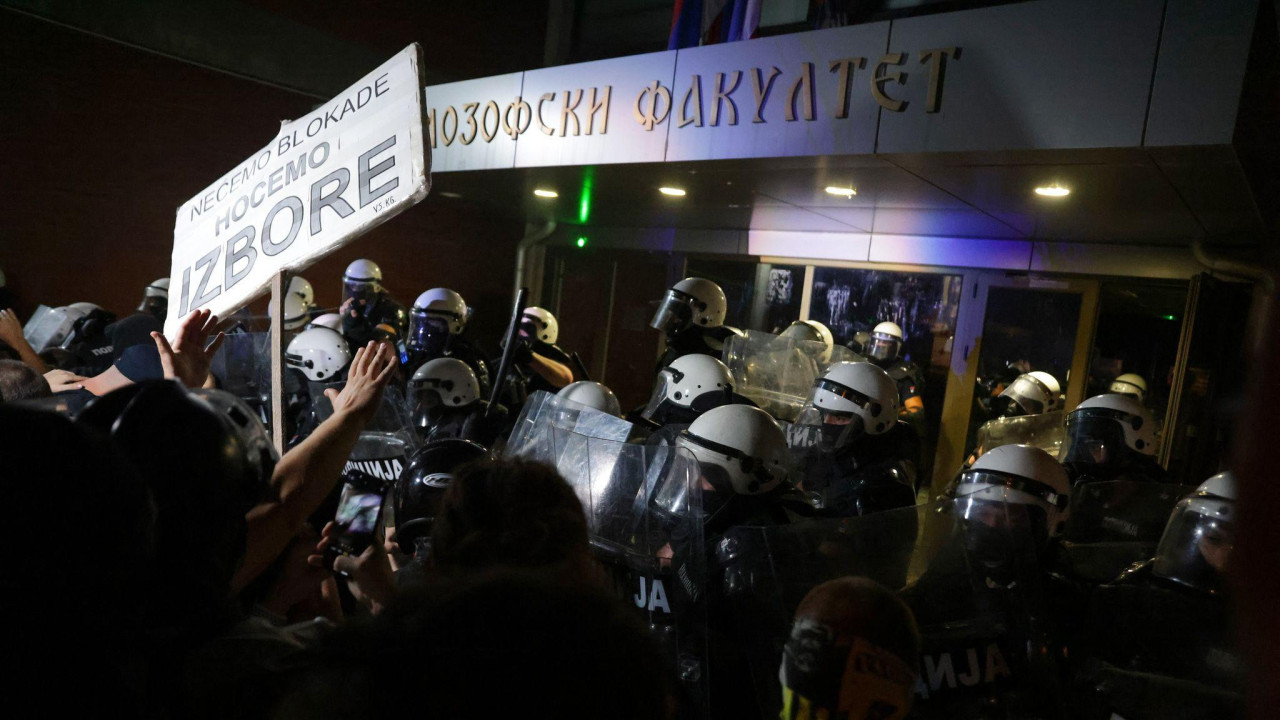 Policija i demonstranti