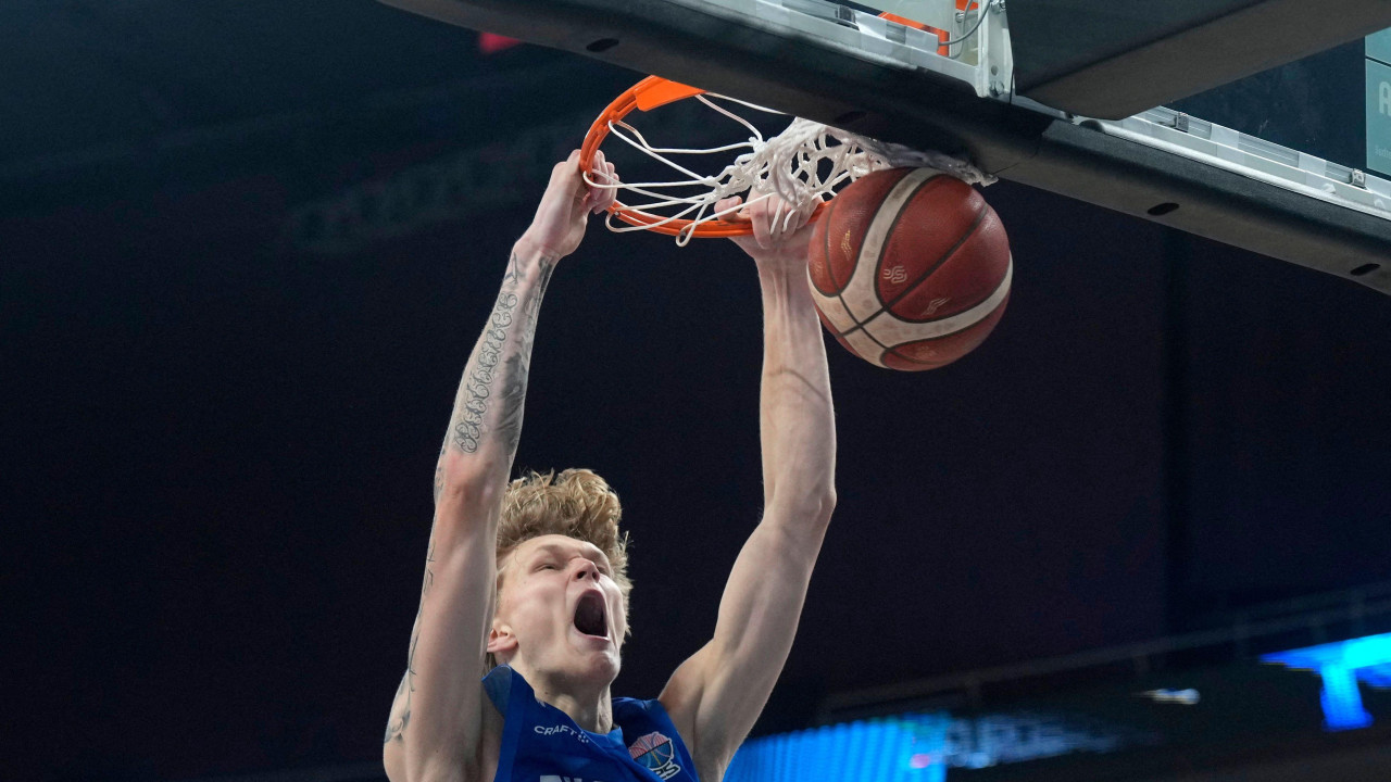 finska, košarkaši finske, mika murinen zakucava