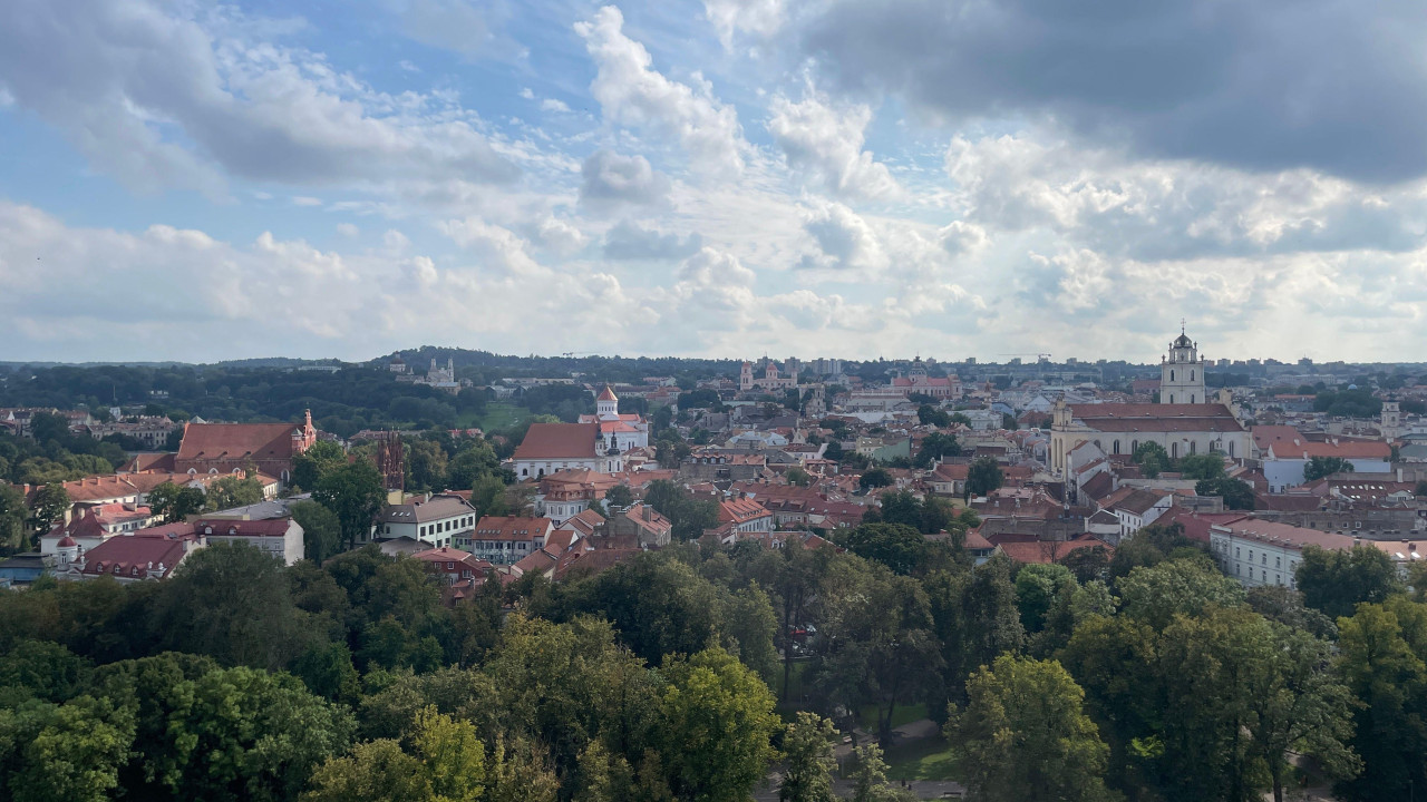 Sendvič od boja u panorami Viljnusa