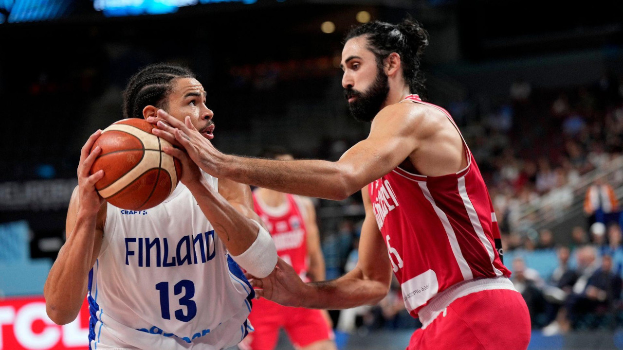 Olivije Nkamua (levo) i kasnije isključeni Goga Bitadze (desno)