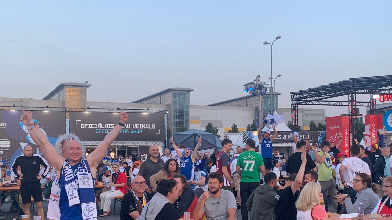 Finci slave pobedu u fan zoni ispred Šaomi arene u Rigi