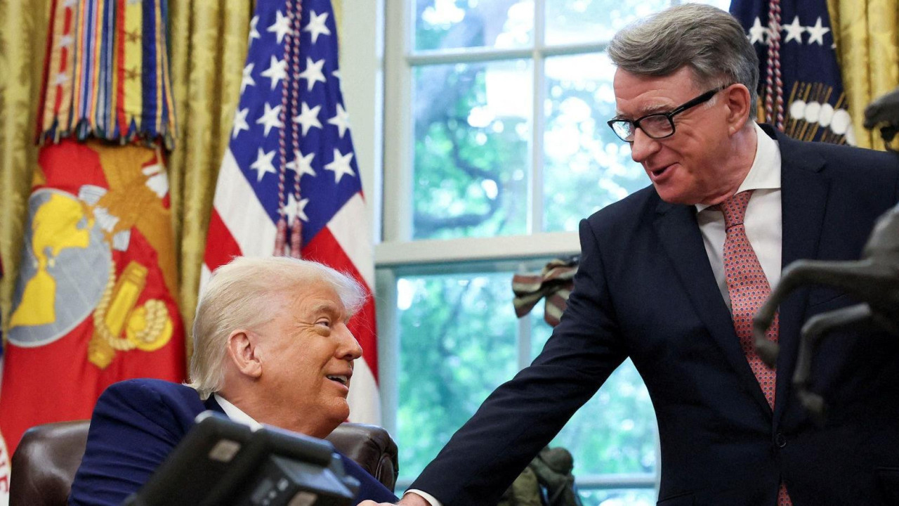 Donald Tramp i Piter Mendelson u Beloj kući