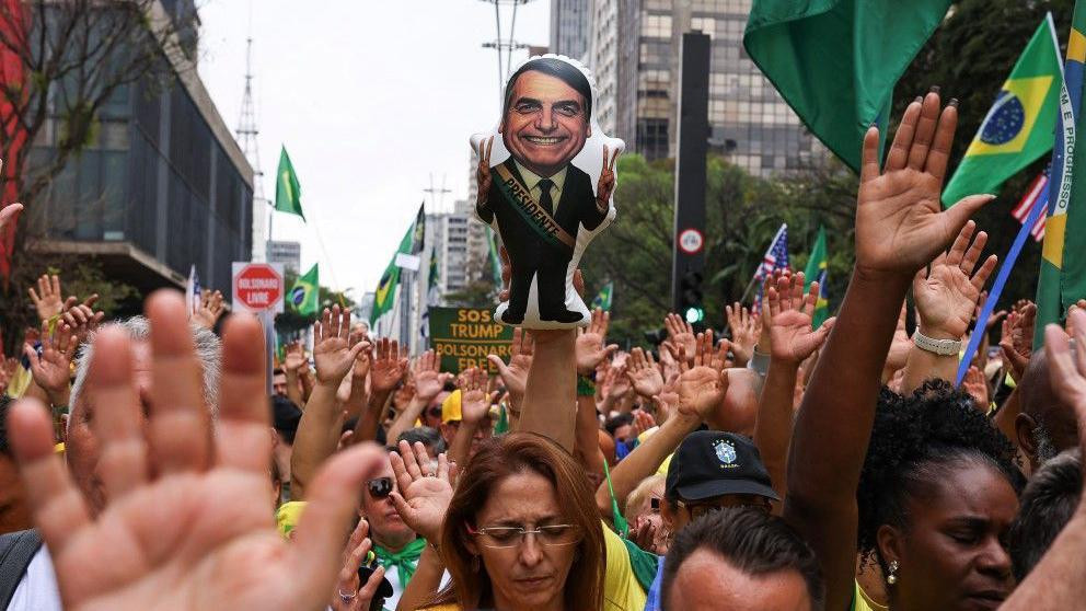 bolsonaro, pristalice bolsonara, povorka ljudi koja podržava bivšeg predsednika brazila žaira bolsonara