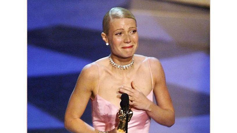 Gvinet Paltrou plače u trenutku primanja Oskara 1999.