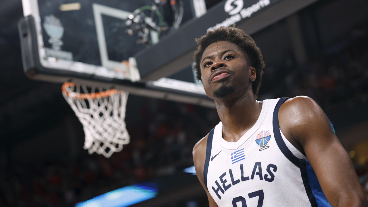 Kostas Adetokumbo, Janisov brat, vidno razočaran igrom njegovog tima