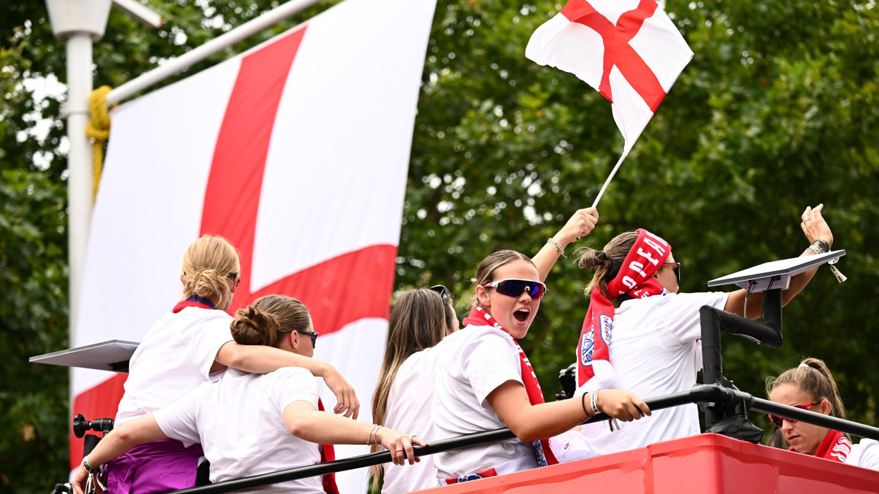 Fudbalerke Engleske sa zastavama