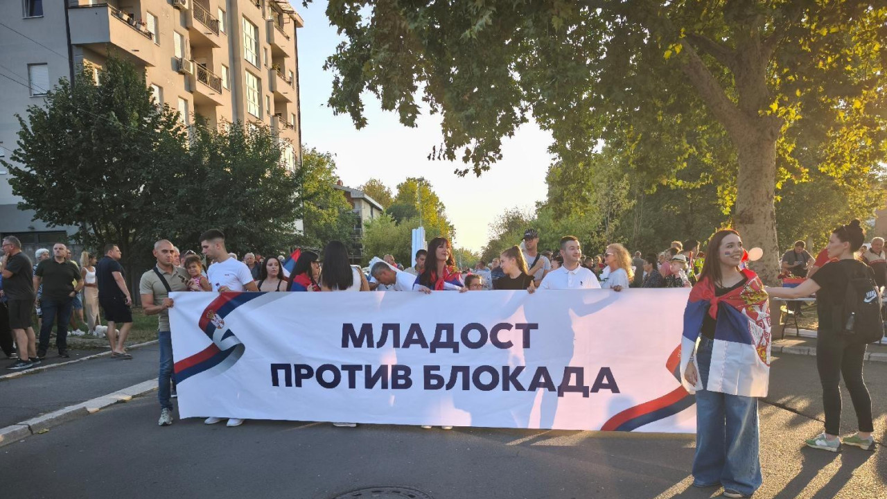 skup sns, pristalice sns protiv blokada, šetnja sns protiv blokada 13. septembra