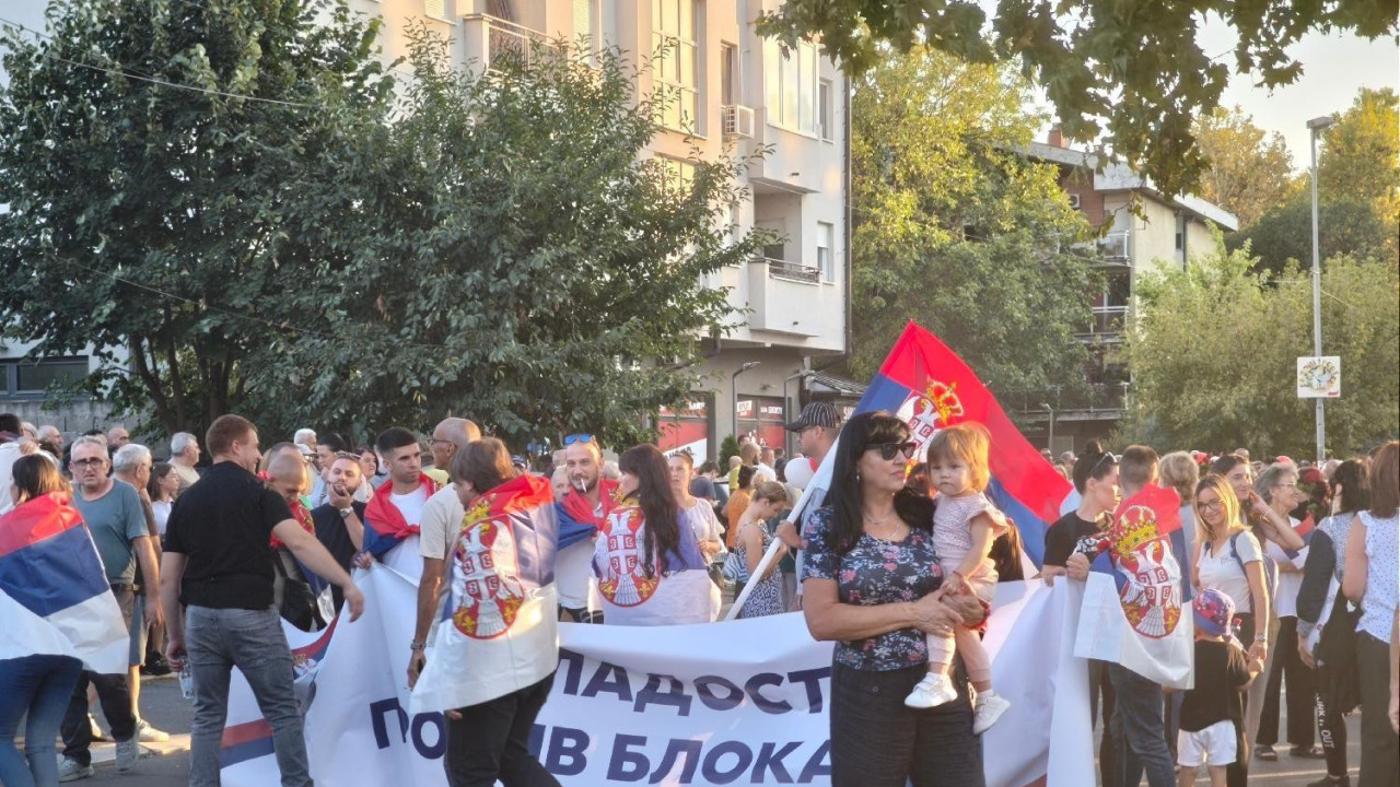 skup sns, pristalice sns protiv blokada, šetnja sns protiv blokada 13. septembra