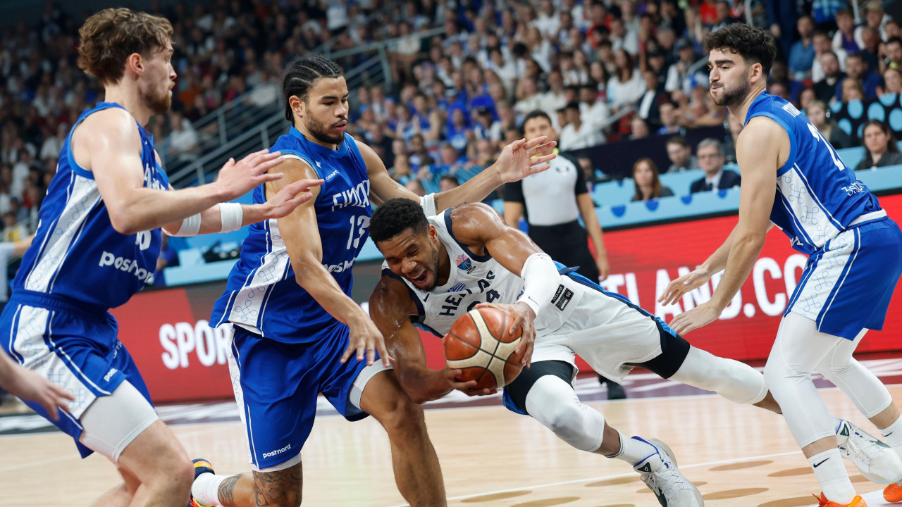 Janis Adetokumbo u duelu sa više finskih reprezentativaca