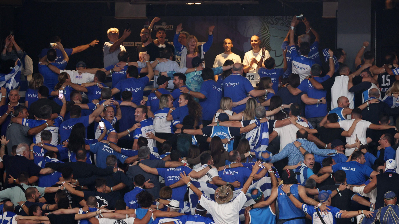 Grčki navijači na utakmici za treće mesto u Rigi