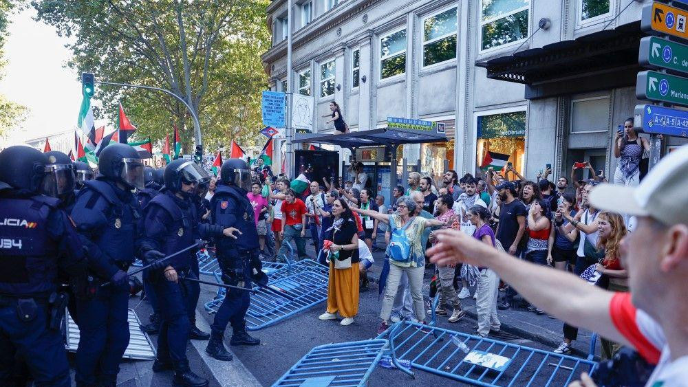 vuelta, prekinuta biciklistička trka u madridu
