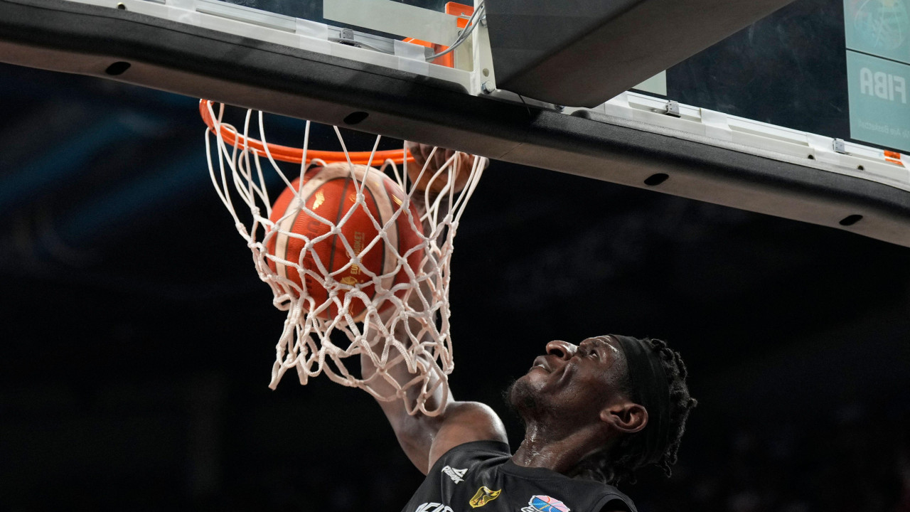 Isak Bonga, nemački košarkaš, igrač partizana isak bonga, bonga zakucava