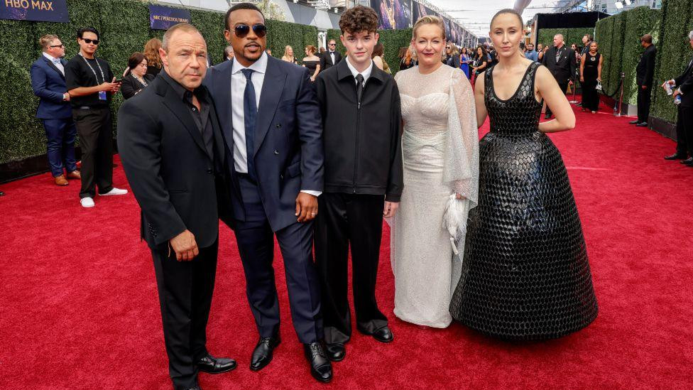 Zvezde serije „Adolescencija“: Stiven Grejam, Ešli Volters, Oven Kuper, Kristin Tremarko i Erin Doerti na crvenom tepihu