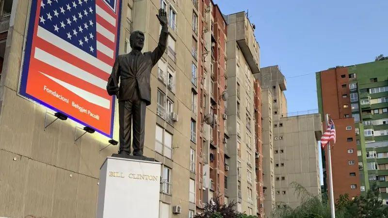 Spomenik bivšem američkom predsedniku Bilu Klintonu
