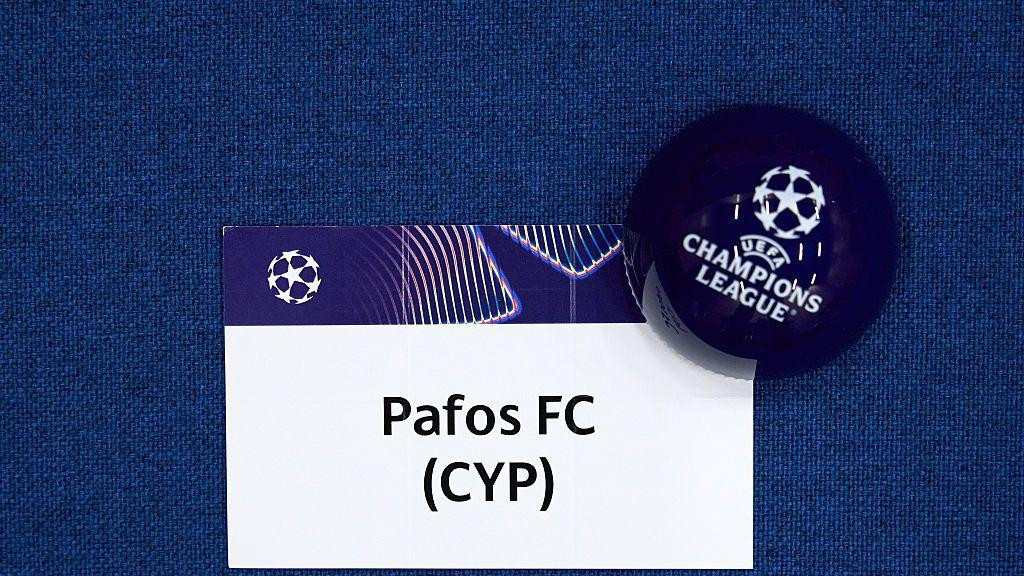 Ceduljica sa imenom Pafosa na žrebu za grupnu fazu Lige šampiona