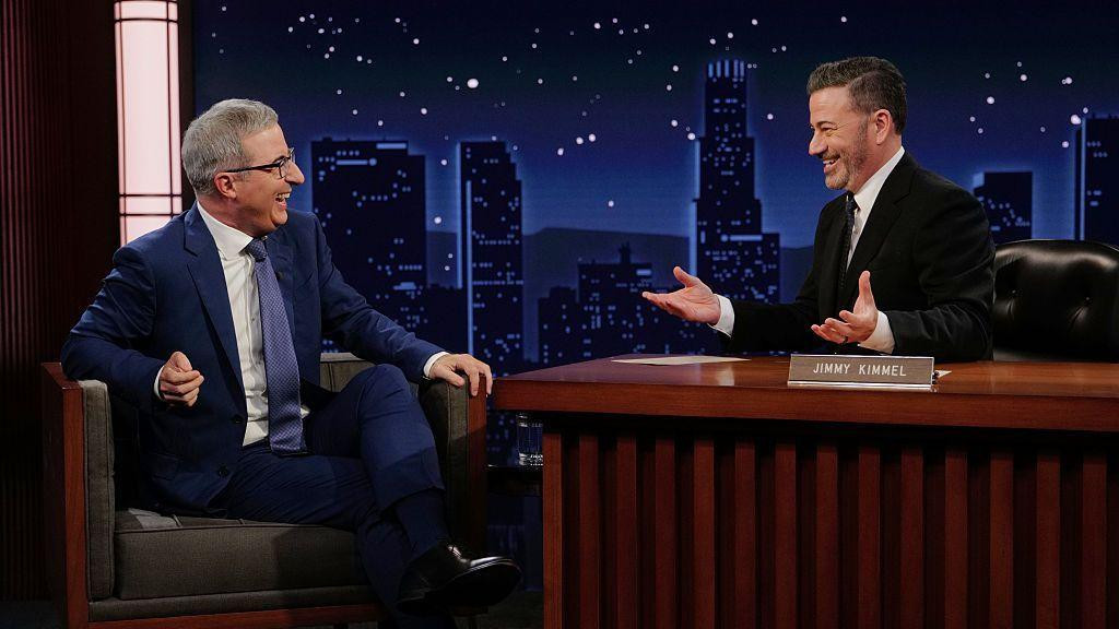 džon oliver i džimi kimel u studiju