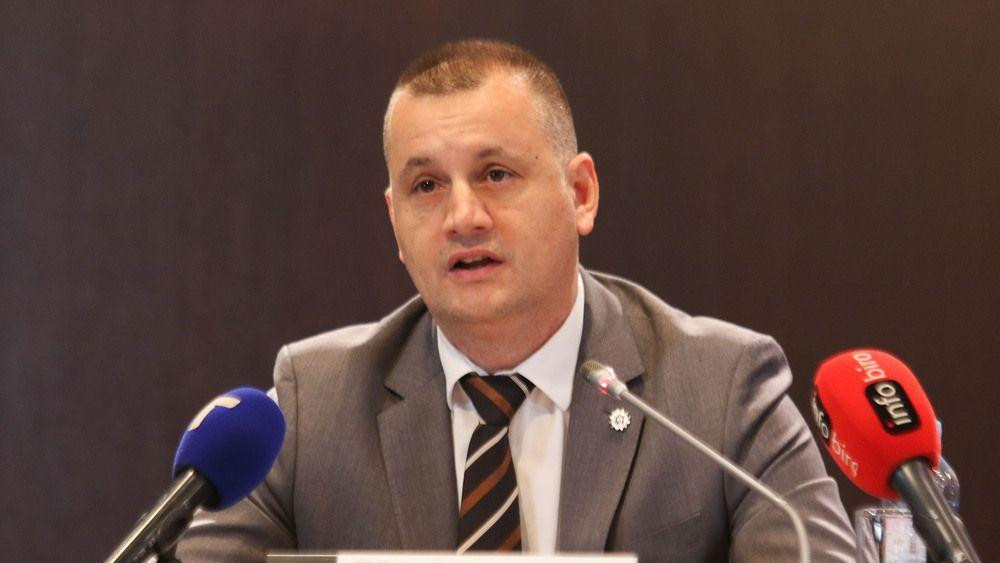 Nenad Stefanović za govornicom