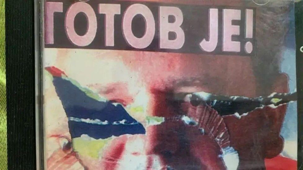 slobodan milošević, pocepan plakat, plakat sa likom miloševića na kojem piše gotov je, izbori 24. septembra 2000.