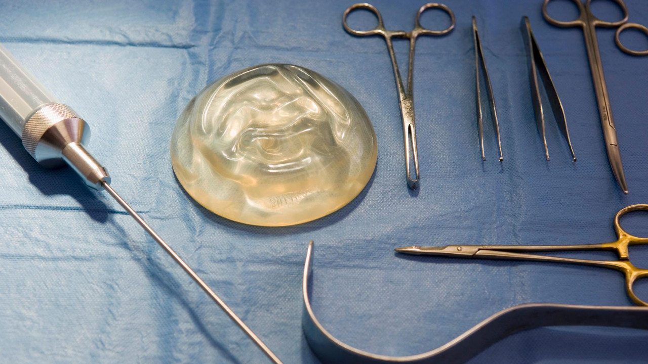 Implant i hirurški pribor